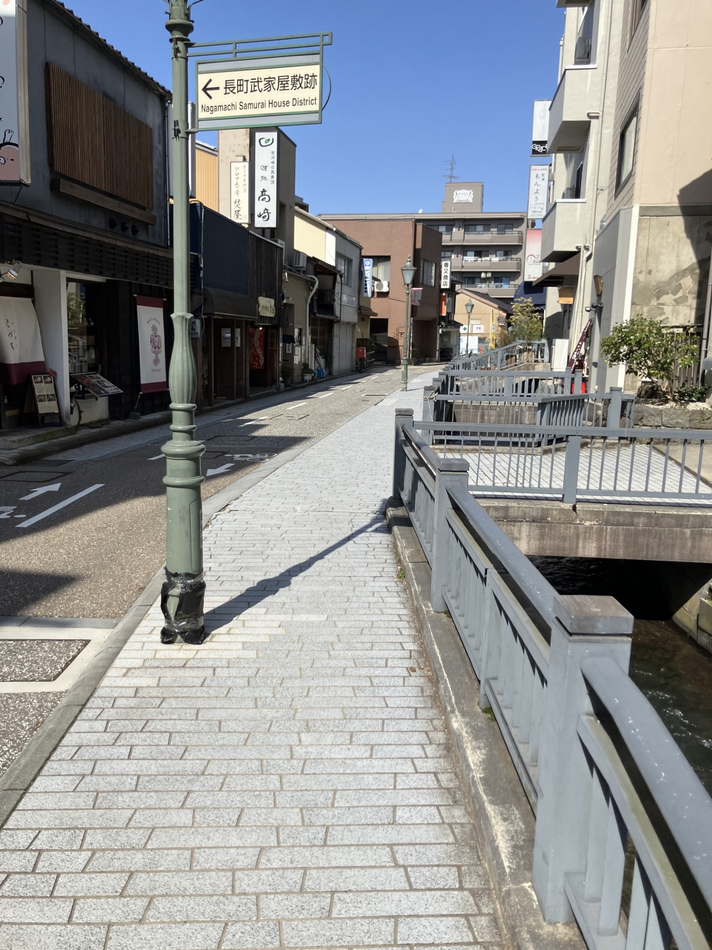 Quiet street in Kanazawa near the main road during lunchtime
