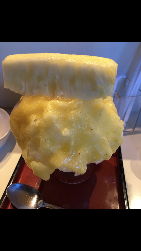 Fluffy natural ice topped with real pineapple chunks at Himitsudo.